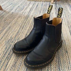 Dr. Martens 2976 Smooth Chelsea Boot